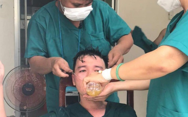 Nghẹn lòng hình ảnh nhân viên cấp cứu 115 Đà Nẵng kiệt sức chống dịch Covid-19