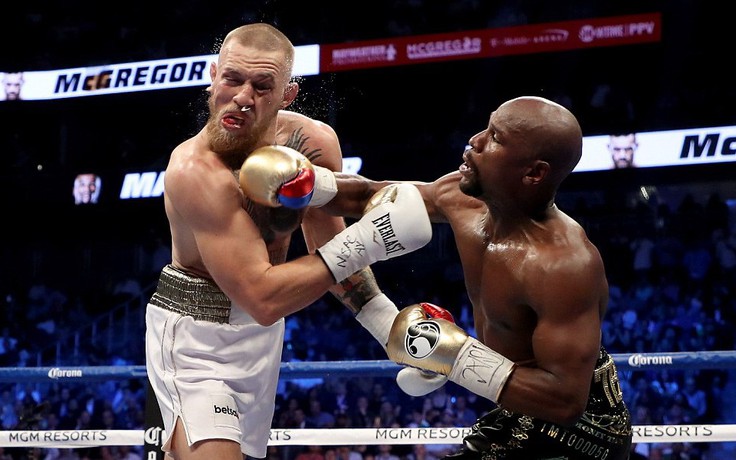 Mayweather thắng knock-out McGregor trong trận quyền anh tỉ USD