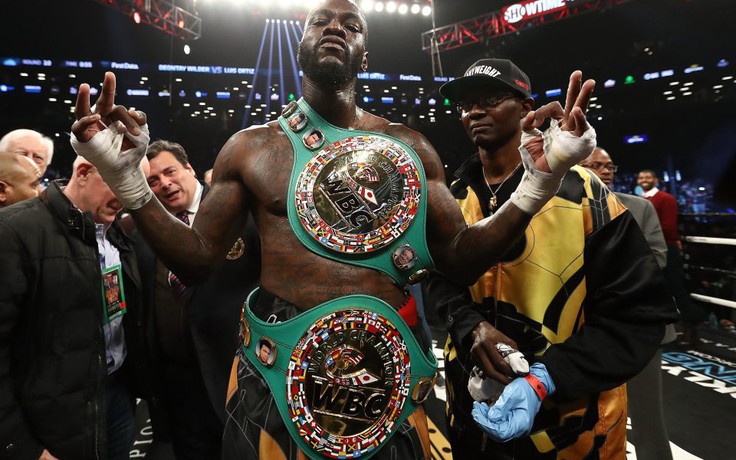 Deontay Wilder bảo vệ thành công đai WBC, thách đấu Anthony Joshua