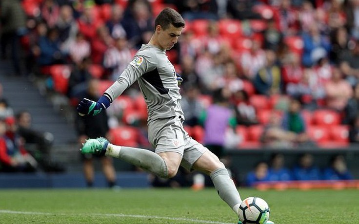 Chelsea mua thủ môn đắt giá nhất thế giới thay Courtois