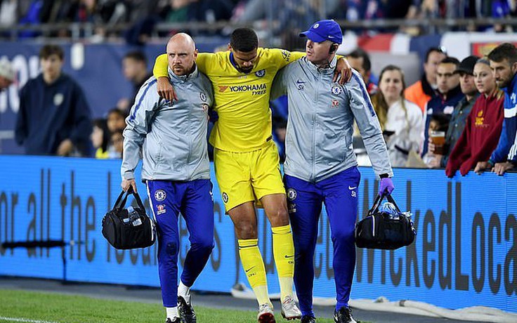 Tranh thủ đi du đấu, Chelsea thiệt quân ở chung kết Europa League