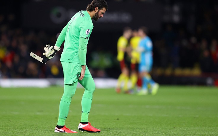 Thủ môn Alisson chấn thương, Liverpool sốt vó