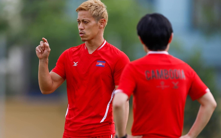 Danh thủ HLV Keisuke Honda phô diễn kỹ thuật mời chào CLB ở V-League?