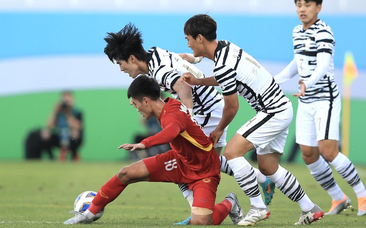 Bình luận viên nổi tiếng bóng đá Hàn Quốc ấn tượng cách chơi của U.23 Việt Nam
