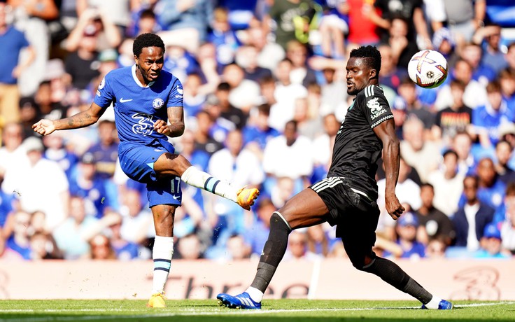 Sao trẻ nhận thẻ đỏ, Chelsea vẫn hạ đẹp Leicester nhờ cú đúp của Sterling