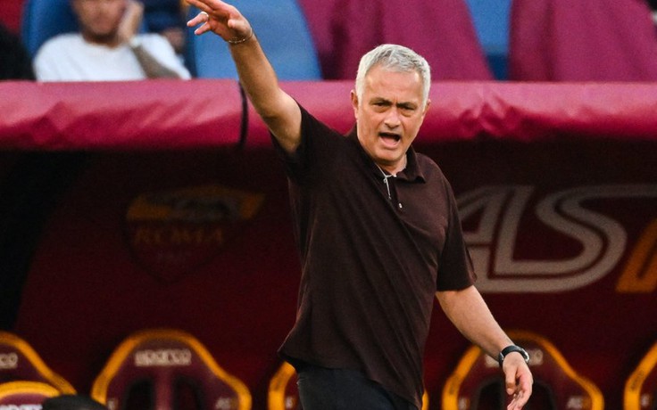HLV Mourinho giải thích lý do nhận thẻ đỏ, tiếc con cưng Paulo Dybala vắng mặt