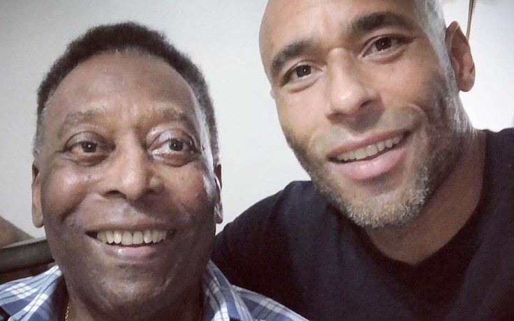 Con trai ‘Vua bóng đá’ Pele được CLB cho phép ở lại bệnh viện chăm sóc cha