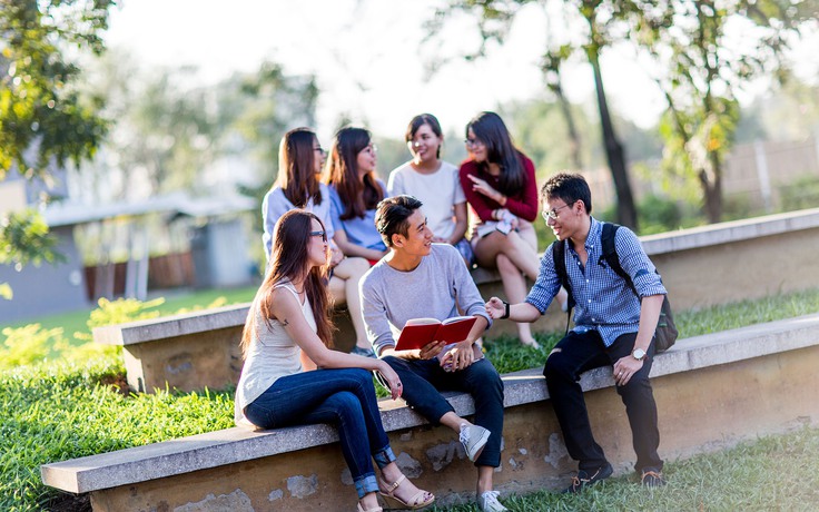 Phòng lây lan Covid-19, sinh viên nghỉ học tập trung sau một tuần đi học