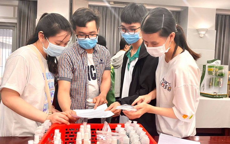 Phòng dịch Covid-19: Trường ĐH đầu tiên cho hàng ngàn sinh viên nghỉ tết sớm
