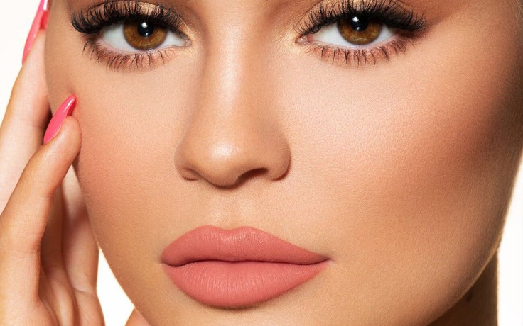 10 lần chụp ảnh quảng cáo mỹ phẩm đẹp nhất của Kylie Jenner