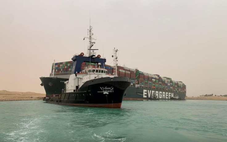 Giá xăng dầu hôm nay 25.3.2021: Vọt 6% do tàu mắc cạn ở kênh đào Suez