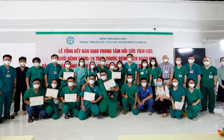 Bệnh viện Bạch Mai bàn giao Trung tâm hồi sức Covid-19 cho TP.HCM