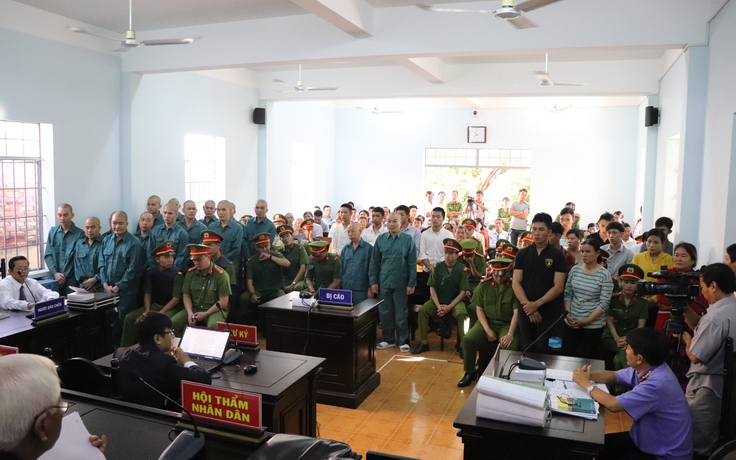 Xét xử 30 bị cáo gây rối, đập phá trụ sở UBND tỉnh Bình Thuận