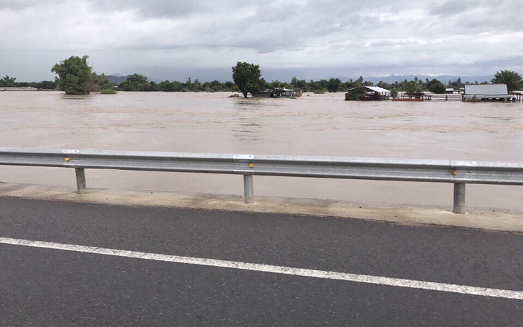 Lũ trên sông Lũy đạt báo động cấp 3, hơn 300 căn nhà bị ngập sâu