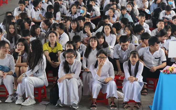 Người làm lộ đề kiểm tra văn lớp 12 ở Bình Thuận là cán bộ ngành giáo dục