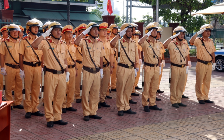 CSGT ra quân đảm bảo trật tự ATGT phục vụ đại hội Đảng và Tết Nguyên đán