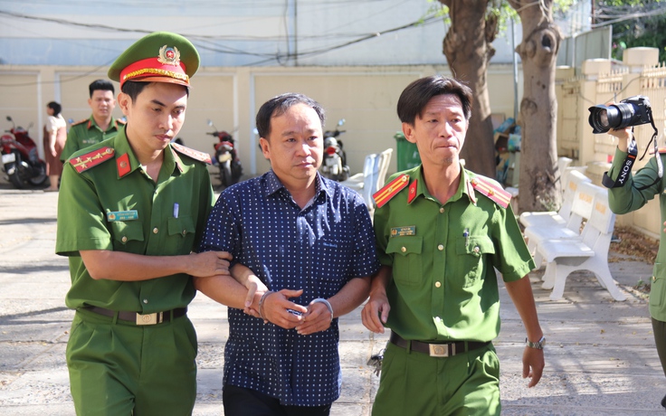 Phan Thiết: Khởi tố nguyên giám đốc, bắt giam nguyên phó giám đốc chi nhánh Văn phòng ĐKĐĐ