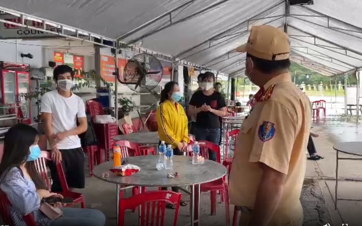 Bình Thuận: Không buộc 15 người trong thùng xe đông lạnh quay lại TP.HCM vì 'dân quá khổ rồi'
