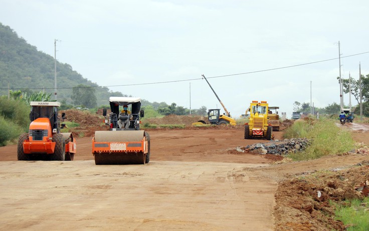 Chủ tịch tỉnh Bình Thuận: Phải làm ngày, đêm để có đất nền cho đường cao tốc