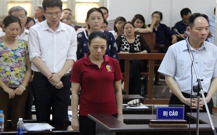 Thoát tội tham ô, nguyên phó giám đốc Sở NN-PTNT Hà Nội lĩnh 12 năm tù