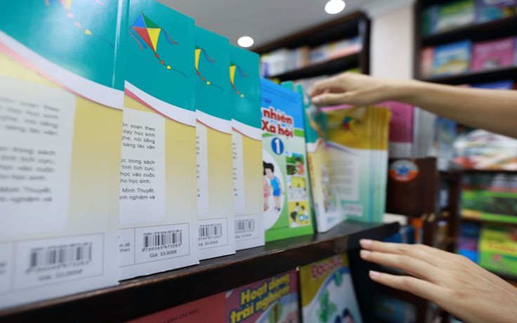 Bộ GD-ĐT báo cáo Quốc hội lý do sách giáo khoa lớp 1 mới đắt gấp đôi sách cũ