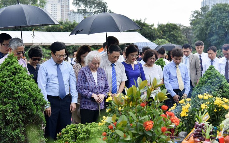 Dâng hương tưởng niệm nhân 100 năm ngày sinh cố Bộ trưởng Ngoại giao Nguyễn Cơ Thạch