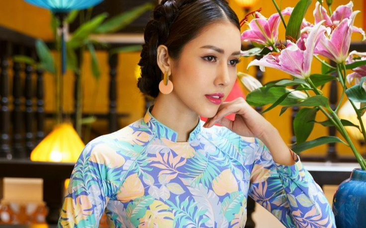 Hoa hậu Phan Thu Quyên khoe dáng trong bộ sưu tập áo dài Tết