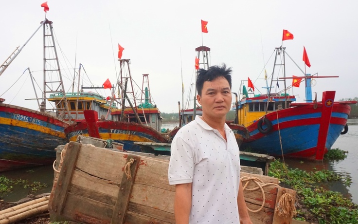 Thái Bình: Ngư dân làng chài Diêm Điền 'nín thở' sau 7 lần xăng tăng giá