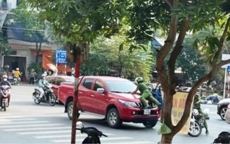 TP.Thái Bình: Đưa vụ cảnh sát bám trên nắp capo xe tài xế vi phạm thành án trọng điểm