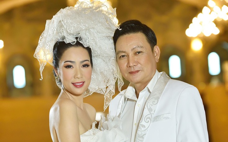 Á hậu Trịnh Kim Chi kỷ niệm 20 năm ngày cưới