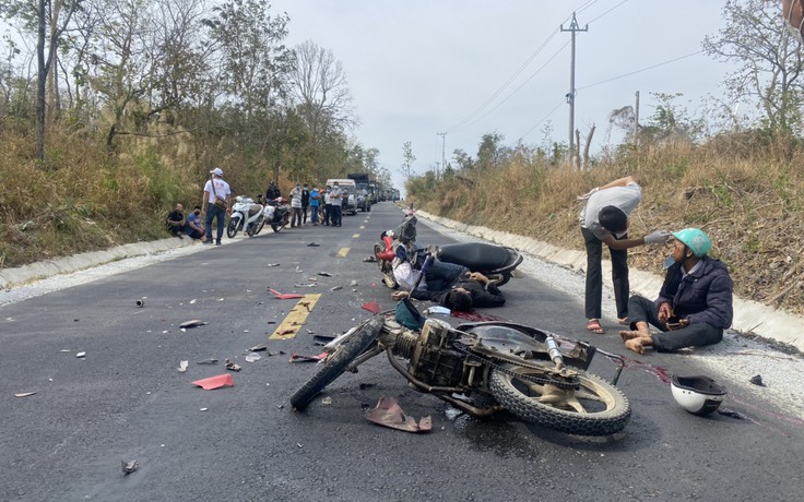 Gia Lai: 2 xe máy tông nhau, 3 người tử vong tại chỗ