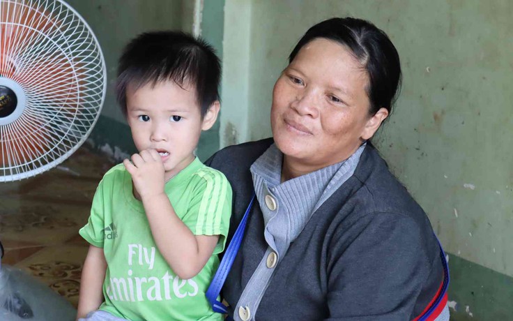 Chị bán vé số nghèo được Chủ tịch UBND tỉnh Bình Phước tặng bằng khen