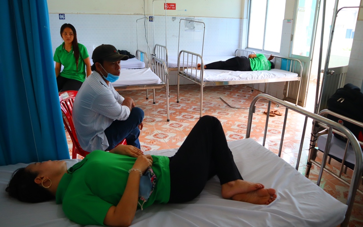 Bình Phước: 43 công nhân nhập viện sau bữa trưa, nghi ngộ độc thực phẩm