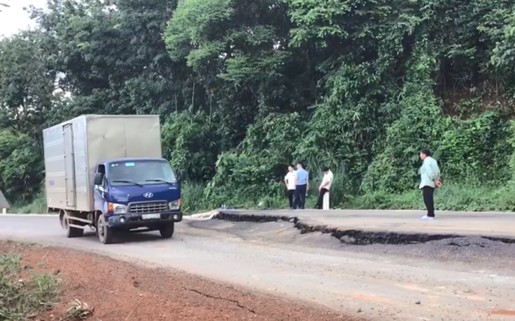 Bình Phước: Tạm ngưng lưu thông một số phương tiện trên đường ĐT755B do sụt lún
