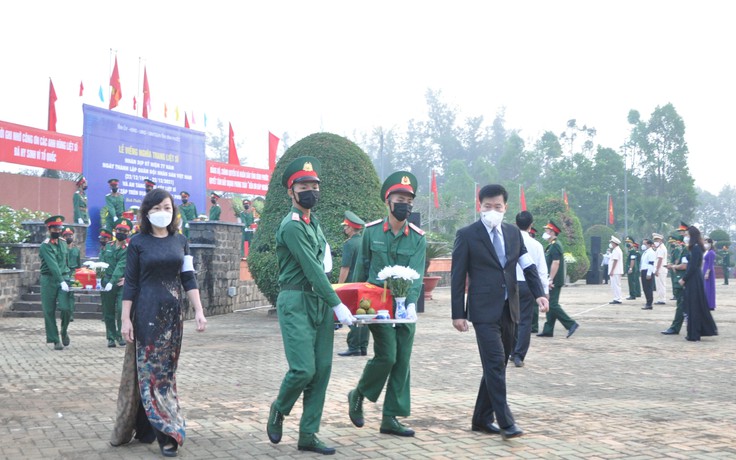 Bình Phước: An táng 6 hài cốt liệt sĩ tìm được tại huyện biên giới Lộc Ninh