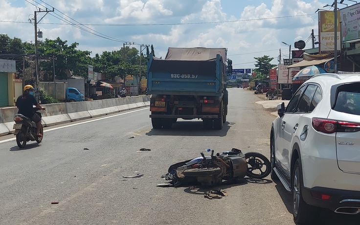 Bình Phước: Va chạm với xe tải trên quốc lộ 14, tài xế xe ôm tử vong