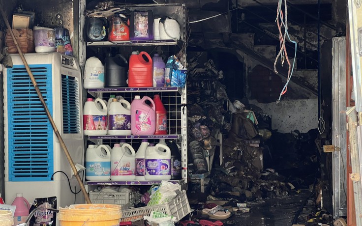 Bình Dương: Cháy căn nhà trong chợ Dĩ An, 2 người thoát nạn