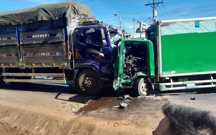 Bình Phước: Tai nạn liên hoàn giữa 3 ô tô khiến phụ xe tử vong trong cabin