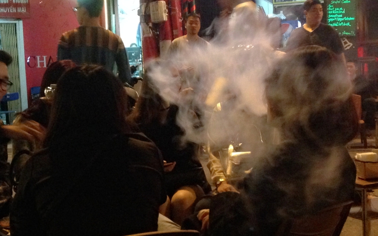 Phố cổ Hà Nội trong khói shisha