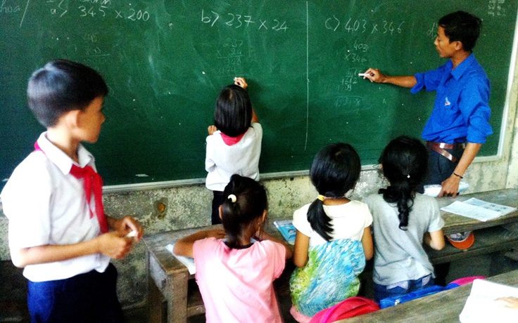 Chàng trai mở lớp học miễn phí cho trẻ em nghèo