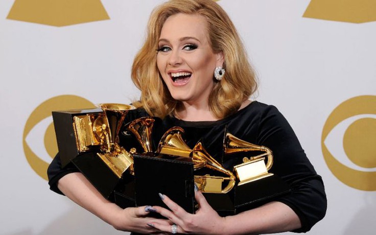 Adele ký hợp đồng với Sony số tiền kỷ lục