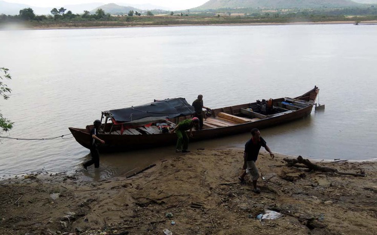 Nổ súng ngăn chặn nhóm lâm tặc hung dữ