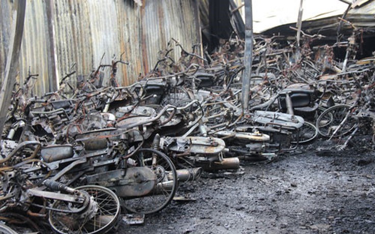 Hàng chục xe máy bị tạm giữ cháy rụi