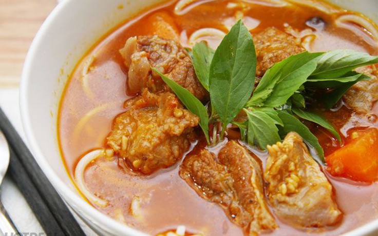 Đi ăn bún bò cay Bạc Liêu ở Sài Gòn