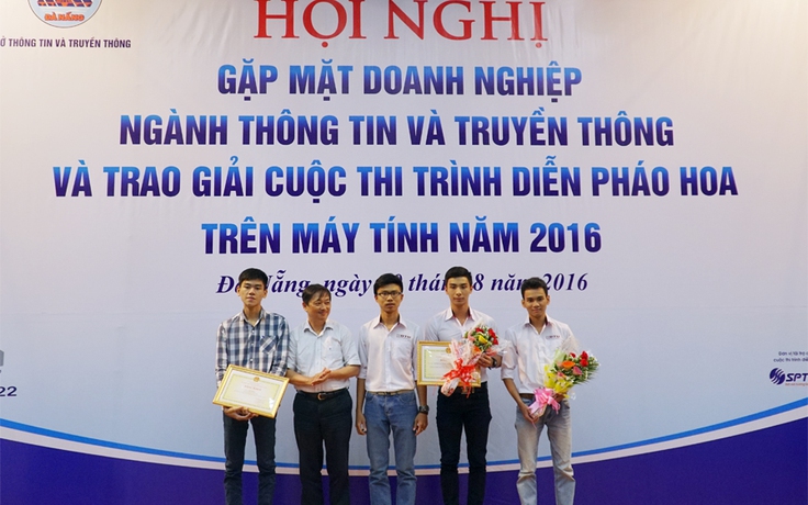 SV ĐH Duy Tân giành giải cao nhất cuộc thi Trình diễn pháo hoa trên máy tính