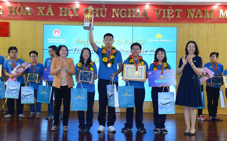 Vietnam Airlines trao giải cuộc thi “Cùng non sông cất cánh”