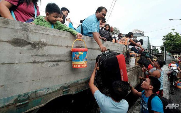 Người dân Philippines sơ tán tránh bão