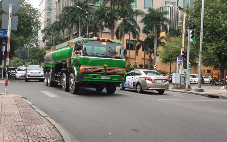 Không nên cho xe bồn, xe tải vào nội đô giờ cao điểm