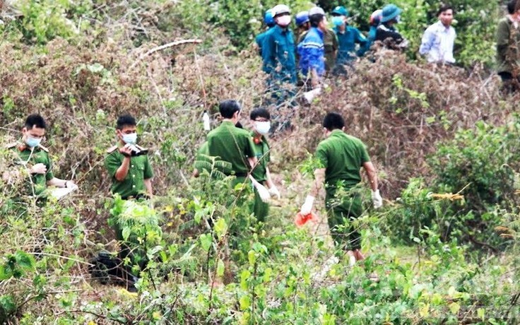 Nữ nhân viên bảo hiểm chết bên bờ suối