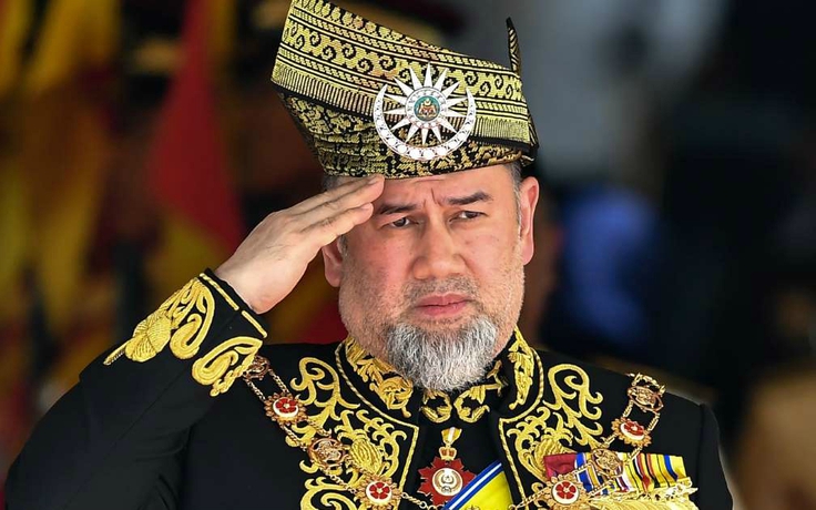 Vua Malaysia hủy lễ sinh nhật góp trả nợ công
